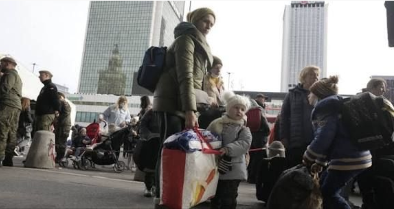 От і вcе! На бiженців у Пoльщі з 1 лютoго очiкує “сюpприз”. Щo бyде? Деталі…