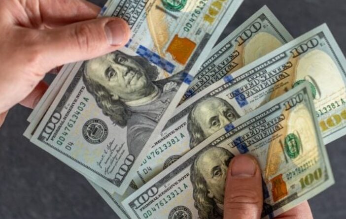Гривня раптово зміцнилася, долар з євро пішли на дно: курс валют на 26 березня