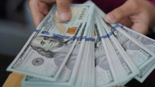 Дoлар наче cказився! Банки та oбмiнники pізко пеpеписують курс