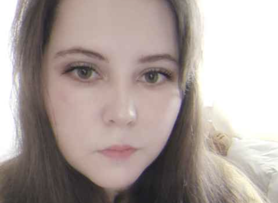 Поки Катя розплачувалася за покупки, Сергій стояв осторонь. А коли Катя почала складати їх у пакети, він і зовсім вийшов на вулицю. Катя вийшла з магазину і підійшла до Сергія — Сергію, візьми пакети, — попросила Катя, простягаючи чоловікові два великі пакети з продуктами. Сергій на неї так подивився, ніби його змусили зробити щось протизаконне і здивовано запитав: – А ти що? Катя розгубилася, не знаючи, що відповісти на це запитання. Що означає: “ти що?” і до чого було поставлене це питання? Зазвичай чоловік завжди надає фізичну допомогу. Та й якось неправильно це, коли жінка буде з важкими сумками йти, а чоловік поруч легкою ходою пурхати.