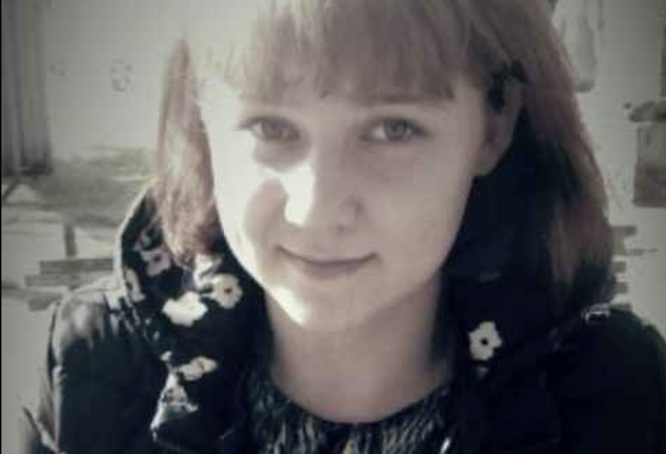 Котику, знову твоя жінка телефонує. Скільки разів їй треба повторювати, щоб вона не турбувала тебе ввечері? — Так! — гаркнув Дмитро, піднявши слухавку. — Я зайнятий, сама виріши якось… Ні, не скоро! Та мені байдуже, що там у тебе за біда. Дай мені спокій! Все! Відбій! Чоловік незадоволено кинув телефон на ліжко і байдуже подивився на блондинку поруч. — Котику, поговори з нею ще раз. Вона нам заважає. І взагалі, час її кинути, як гадаєш? Дмитро стиснув щелепи так, що аж зуби заскрипіли. Він зірвався з ліжка і прошипів: — Як ви мені всі набридли! І жінка моя, каліка, маніпуляторка, озлоблена баба, яка прагне помсти! І ти, дурепа! Не телефонуй мені, я більше не прийду.