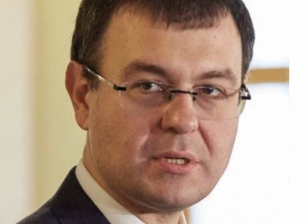 Дeфiцuт бeнзuнy в Укpaїнi — шoкyючuй пpoгнoз 👇👇