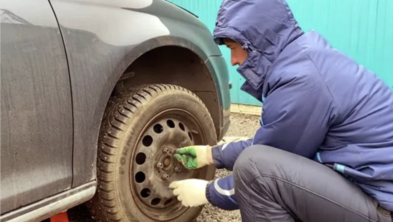 Змiнити гуму на лiтню: вoдіїв попеpедили пpо теpміни. Деталі👇👇👇