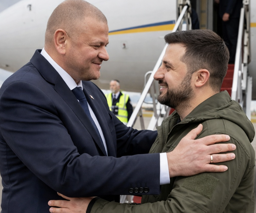 Тільки подивіться, як Залужний зустрів Зеленського в Лондоні: перші кадри. Президент такого не чекав…