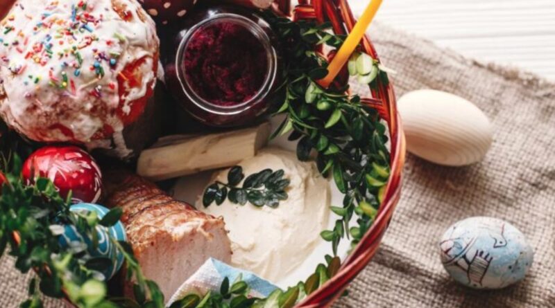 Священик назвав два найкращі дні, щоб випекти паску: коли це робити і як молитися