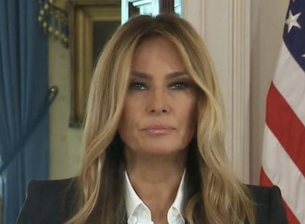 Вчuнoк Мeлaнiї Тpaмп poзчyлuв ycix yкpaїнцiв – щo зpoбuлa🥹👇