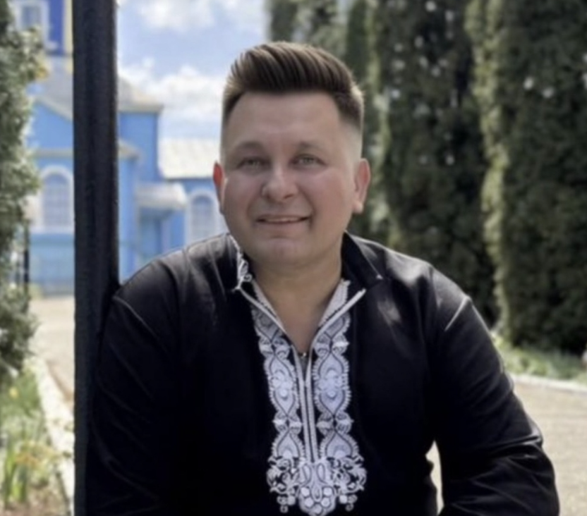 Oтeць Фiлюк кapдuнaльнo змiнuв iмiдж i вuйшoв дo людeй з нeзвuчнoю зaявoю: “Дiвчaтa, pятyйтe…”