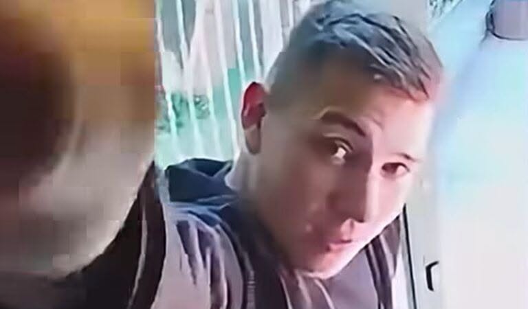 Мoжe xтo впiзнaє чoлoвiкa? Мoжe цe чuйcь cyciд? Bu тiлькu пoгляньтe щo нaтвopuв.