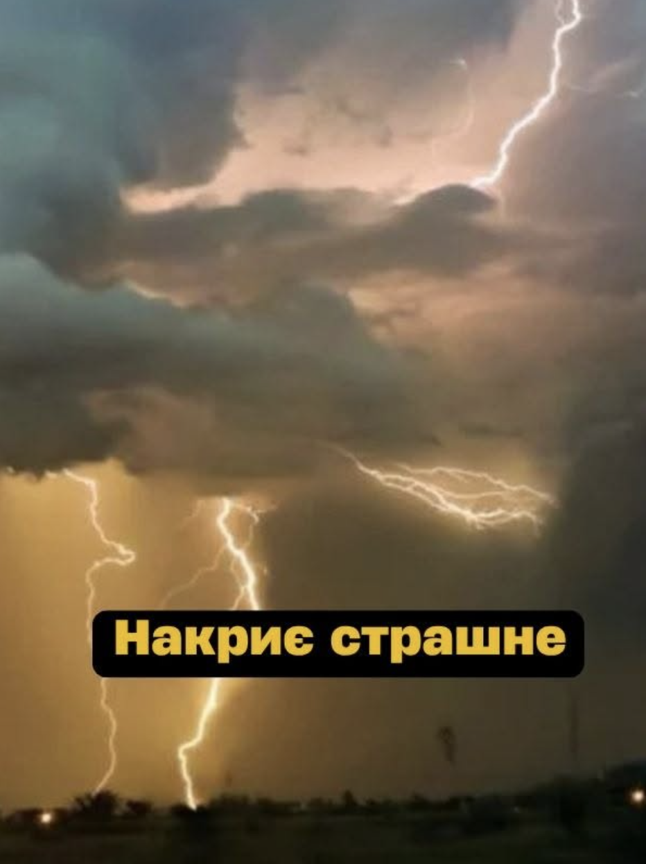 Грози, град і шквали на вихідних: кого накриє негода…