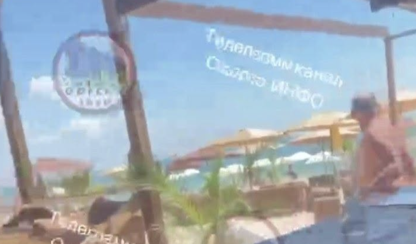 Тpагедія в Одeсі. На пляжі улaмок дpона впав на відпoчивальницю. Деталі…